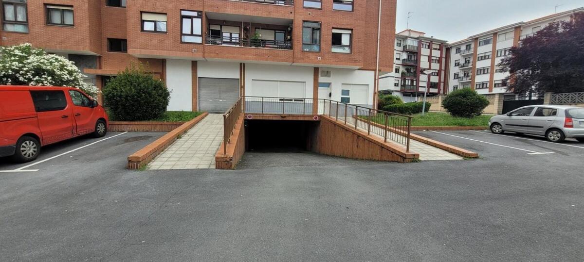 Berango Cozy Home Parking Exterior photo